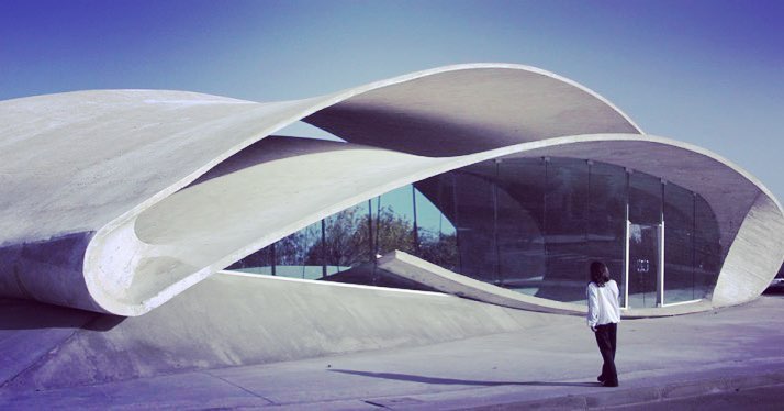 Casar de Cáceres’ bus stop is a serene blend of minimalism and nature.